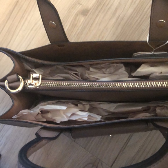 LAST ONE- KHLOE SHOULDER BAG - TAUPE - Picture 3 of 7